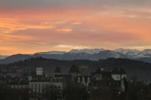 Pau avec vue sur les montagnes